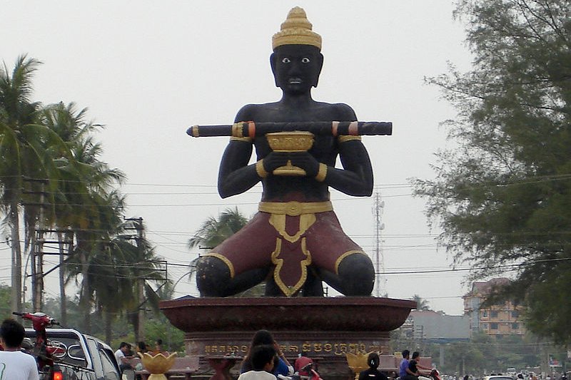 Statue of King Kron Nhong, Battambang