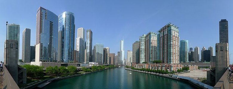 View of the skyscrapers along the Chicago River