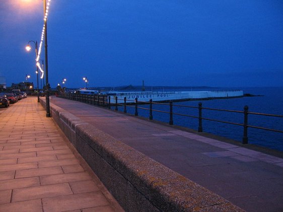 Penzance Promenade, with Jubilee Pool in the background