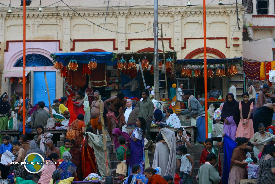 Pilgrims crowding the ghat in Varanasi