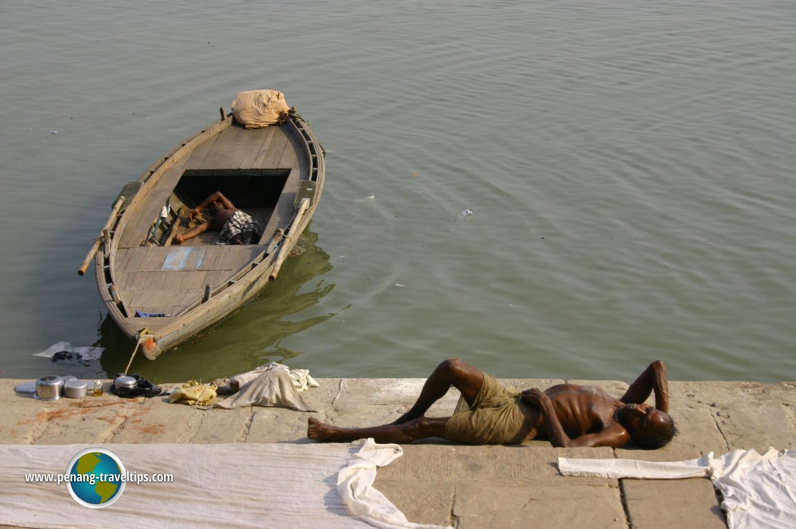 Coolies resting in Varanasi