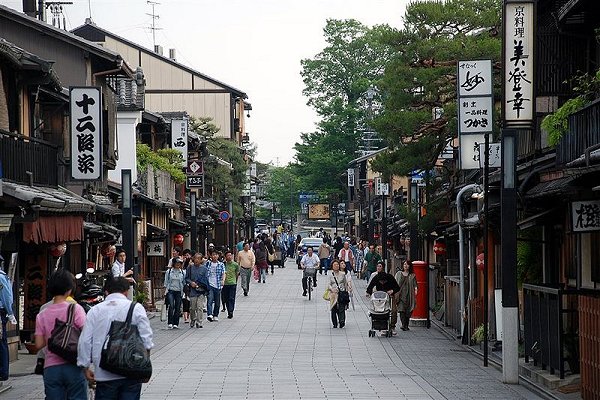 Hanamikoji-dori, Kyoto