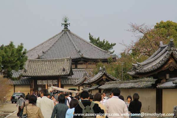 Walking between the western and eastern precincts of Horyu-ji Temple