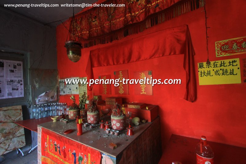 Altars within the Shrine of the Jade Emperor