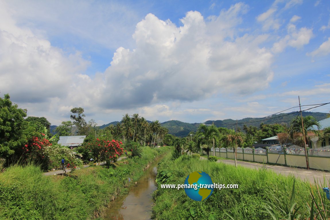 Another view of Sungai Burong, from Jalan Baru