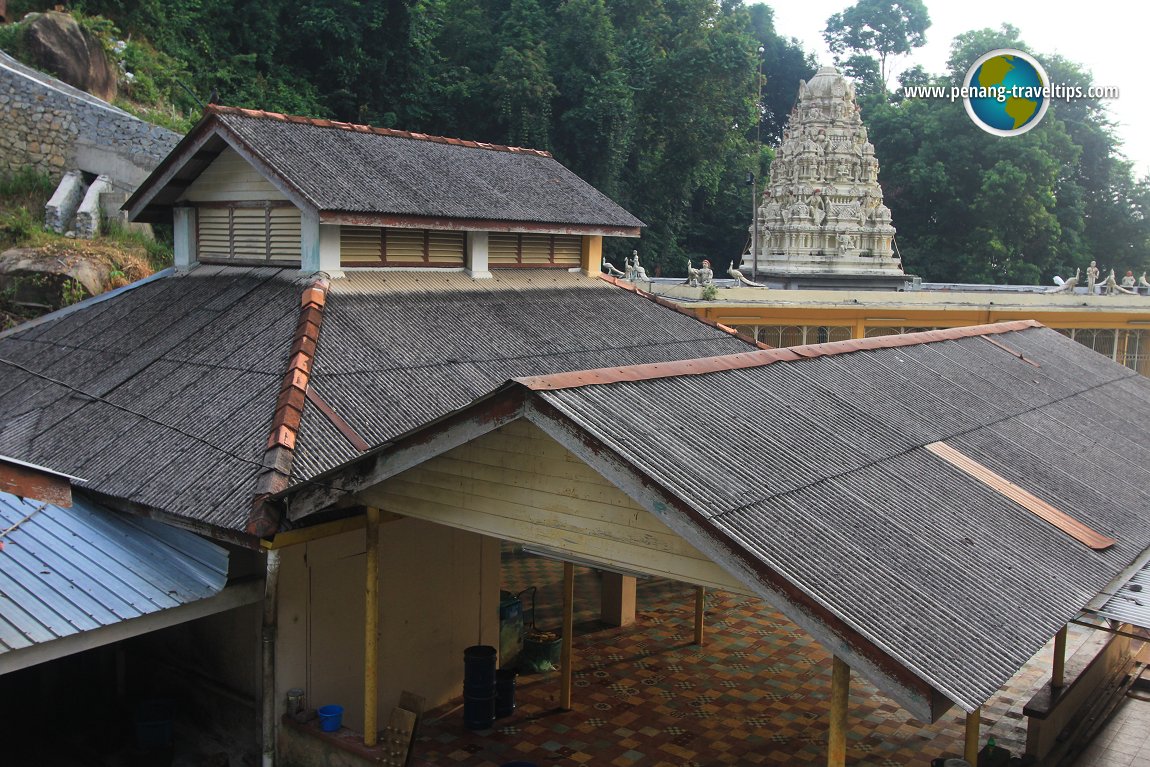 The Arulmamani Arumugam Pillai Mandapam, with the old Balathandayuthapani Temple in the background