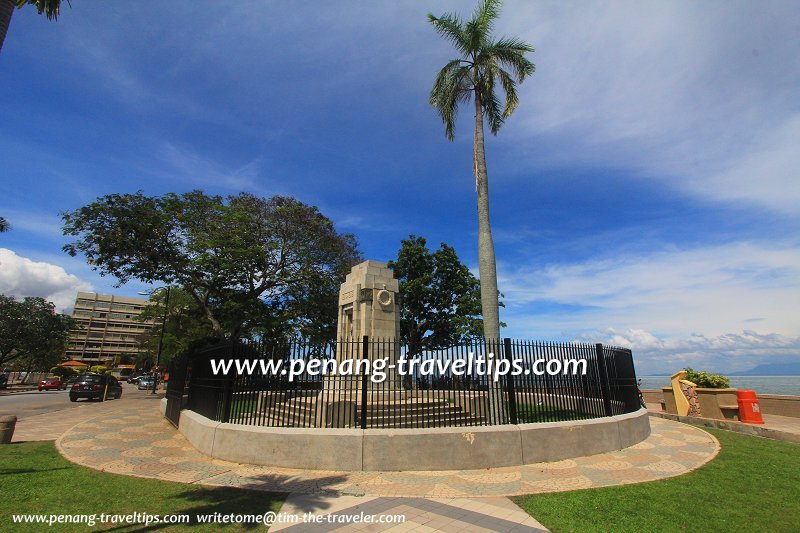 View of the Cenotaph at the Esplanade in George Town