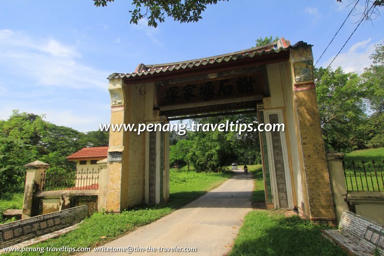 Entrance arch, Cheah Sek Tong Private Cemetery