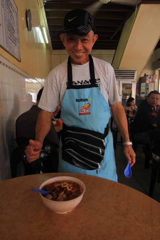 Mr Cheang Hun Meng with his award-winning Hokkien Mee