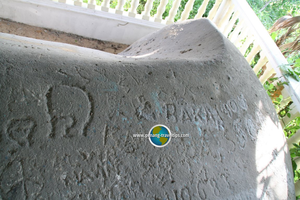 Inskripsi dan grafiti pada Batu Bersurat Cerok Tok Kun