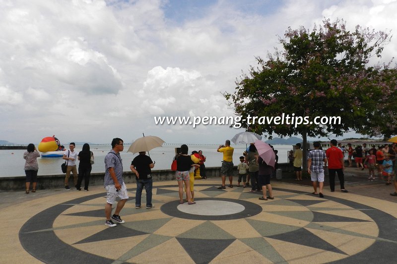 Crowds at IJM Promenade