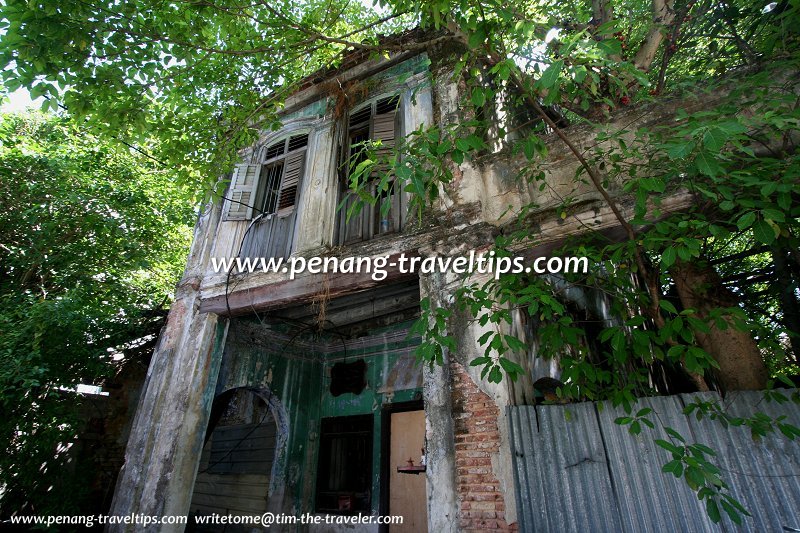 Dilapidated shophouse on Tek Soon Street allowed to fall apart