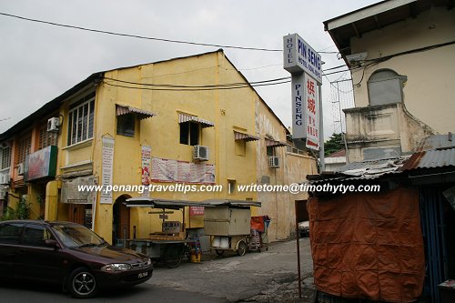 Entrance to Pin Seng Hotel