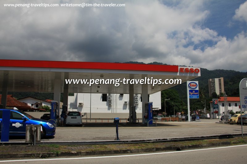 Esso petrol station, Chor Sin Kheng Road