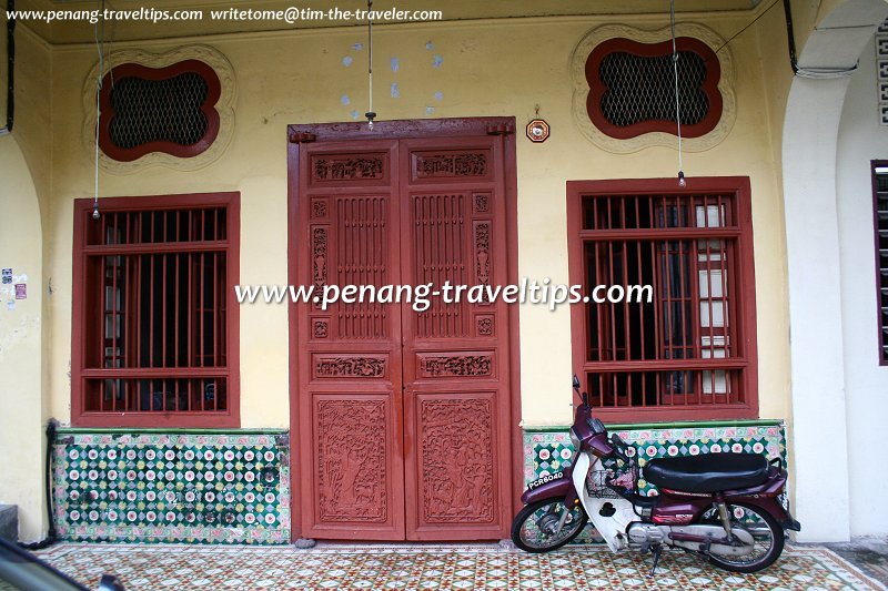 Five-foot way of a townhouse in Muntri Street