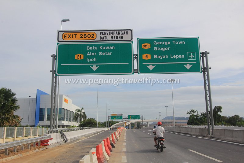 Papan tanda ke jambatan pada Lebuhraya Tun Dr Lim Chong Eu