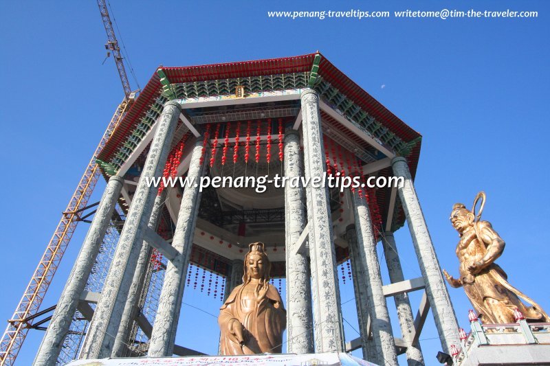 The pavilion sheltering the statue of the Kuan Yin