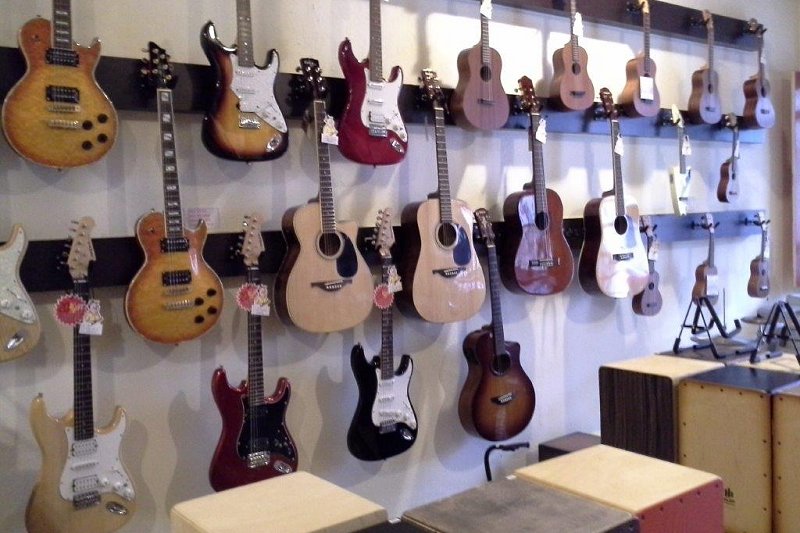 Guitars, Manuel Ukelele