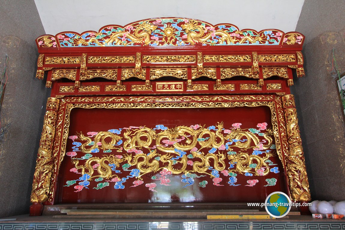 Altar alcove of Heng Len Tuah