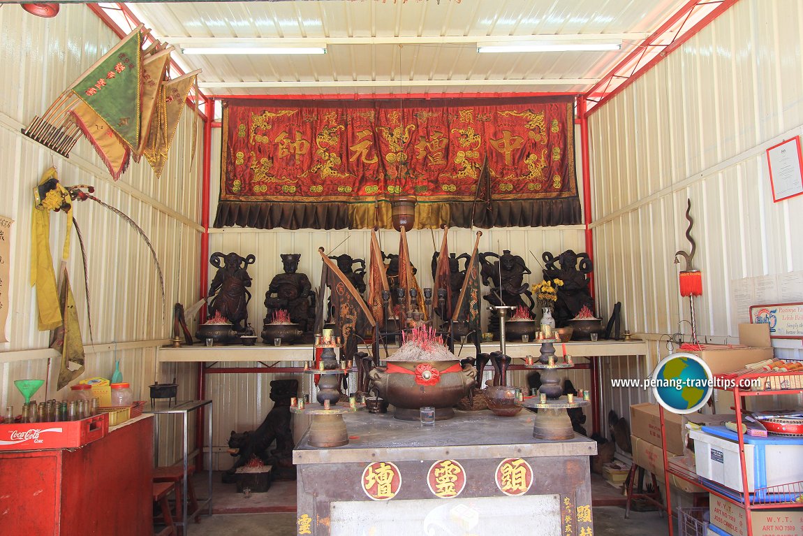 The various idols within the existing Heng Len Tuah shrine