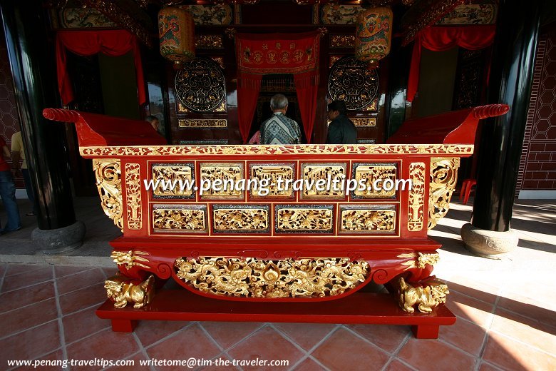 Hock Teik Cheng Sin offerings table