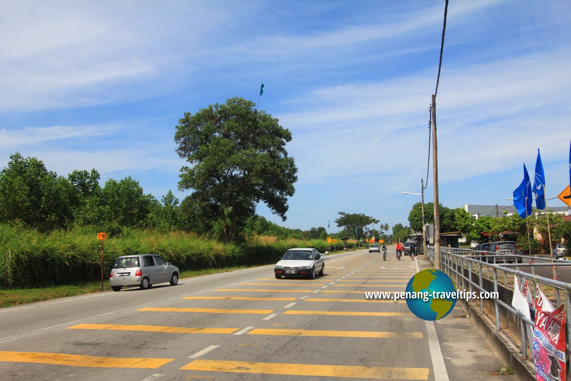 Jalan Sungai Nipah, as seen from Pekan Simpang Empat, Kampung Genting