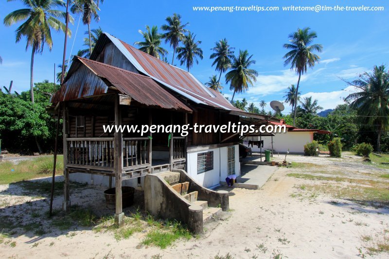 A kampung house along A kampung house along Jalan Baru, Balik Pulau