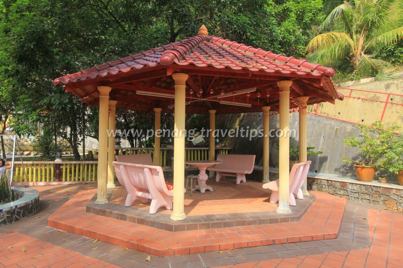 Octagonalo pavilion, Kuan Yim See