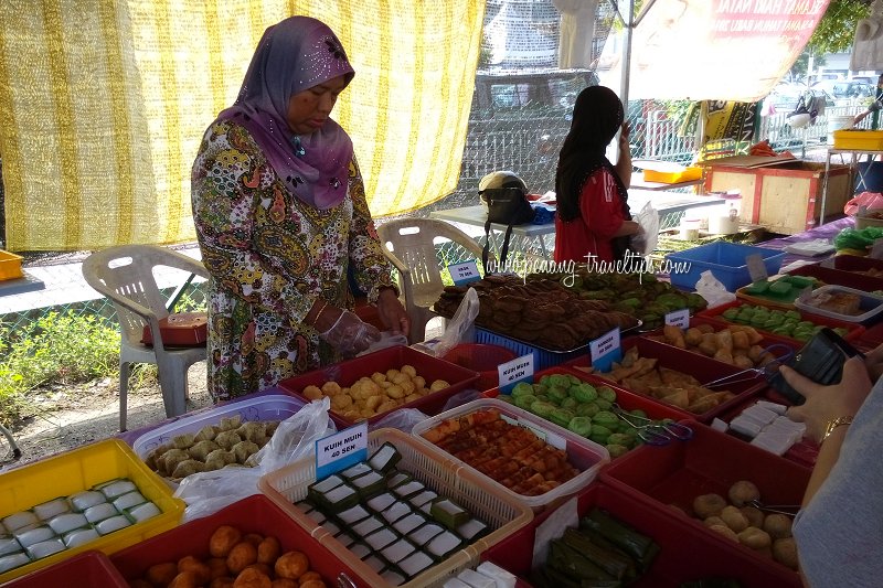 Kuih seller, Pasar Ramadhan Bayan Baru