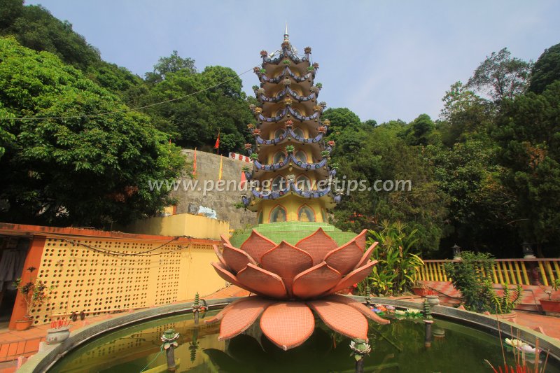 Lotus pagoda, Kuan Yim See
