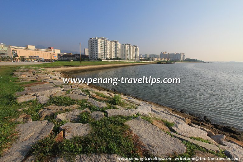 Placid waters at the Queensbay embankment