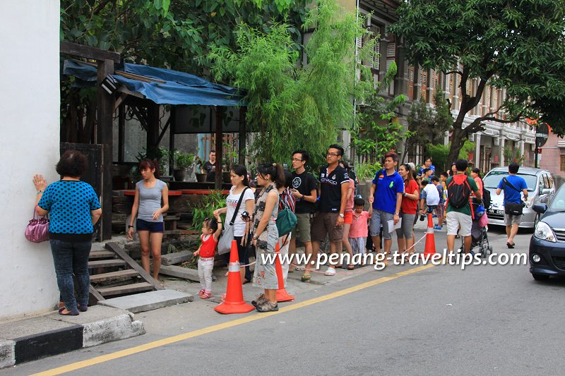 Queue at Reaching Up mural