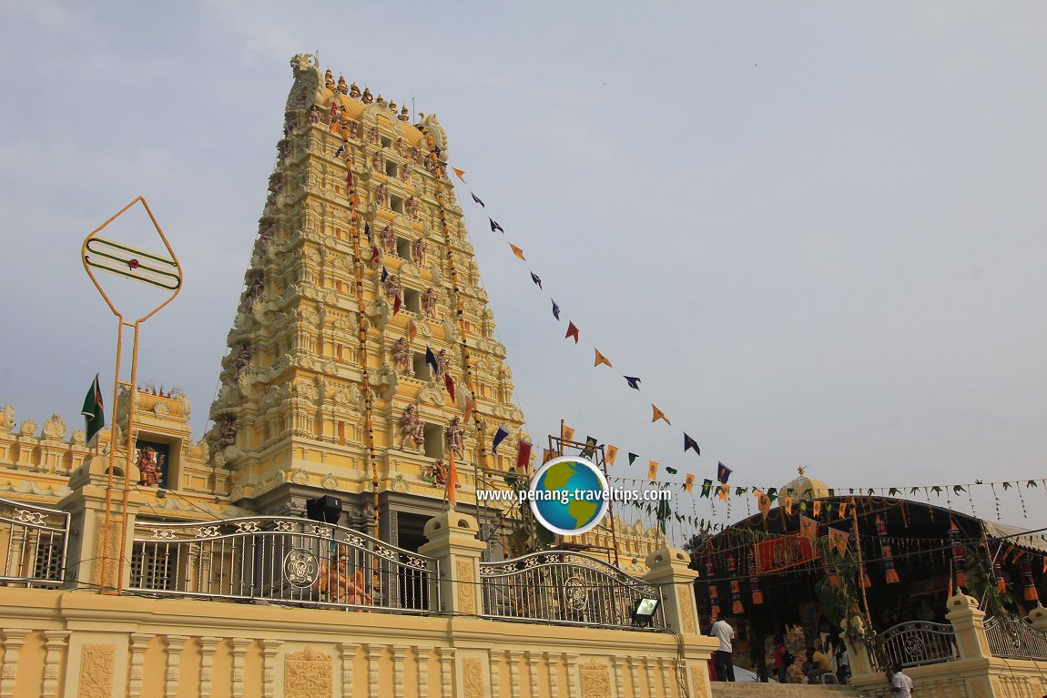 The rajagopuram of the Arulmigu Balathandayuthapani Temple