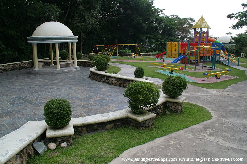 Relau Metropolitan Park, gazebo and children's playground