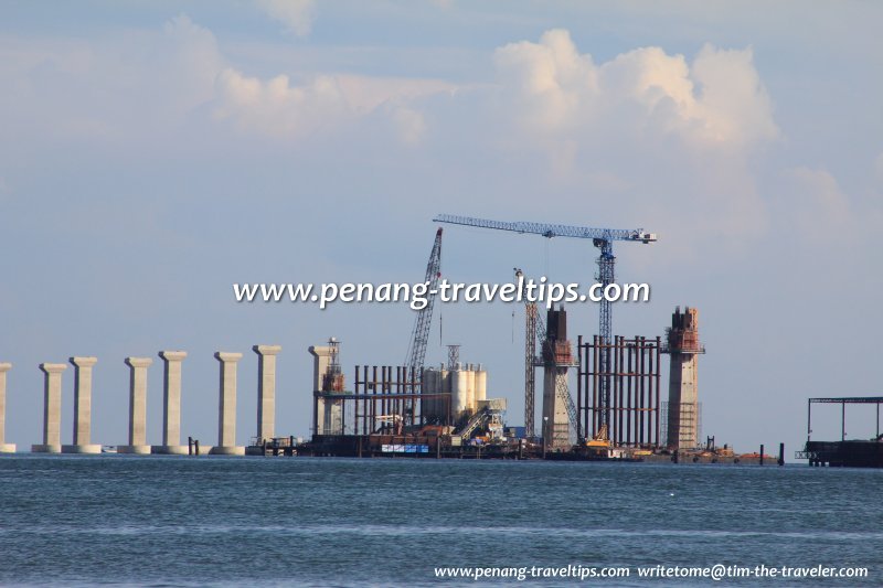 Construction of the main span of the Second Penang Bridge