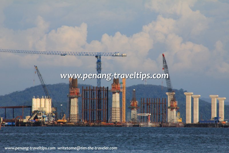 Construction of the main span of the Second Penang Bridge