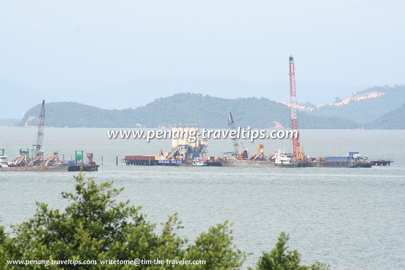 Jeti luar pantai yang dibina oleh CHEC for constructing the bridge