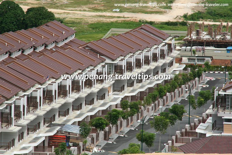 Three-storey townhouses at Setia Pearl Island