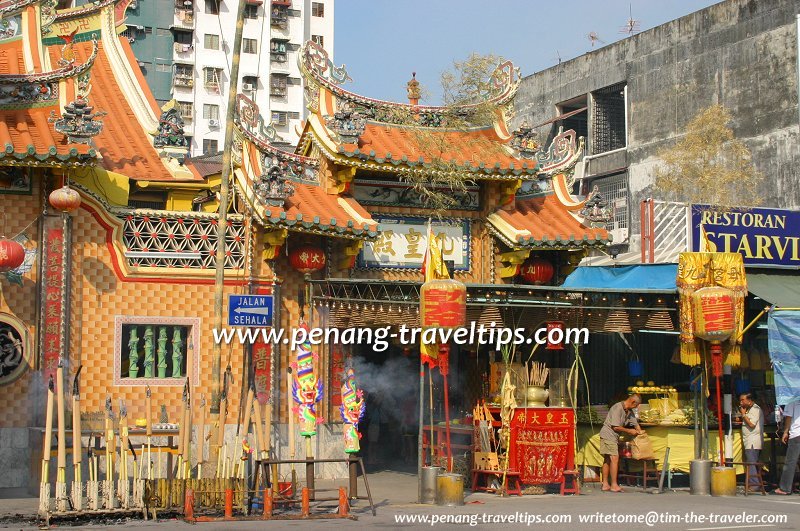 The side entrance of Kuan Yin See