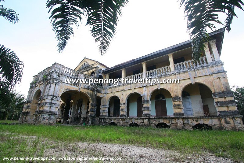 Side view of the 99-Door Mansion