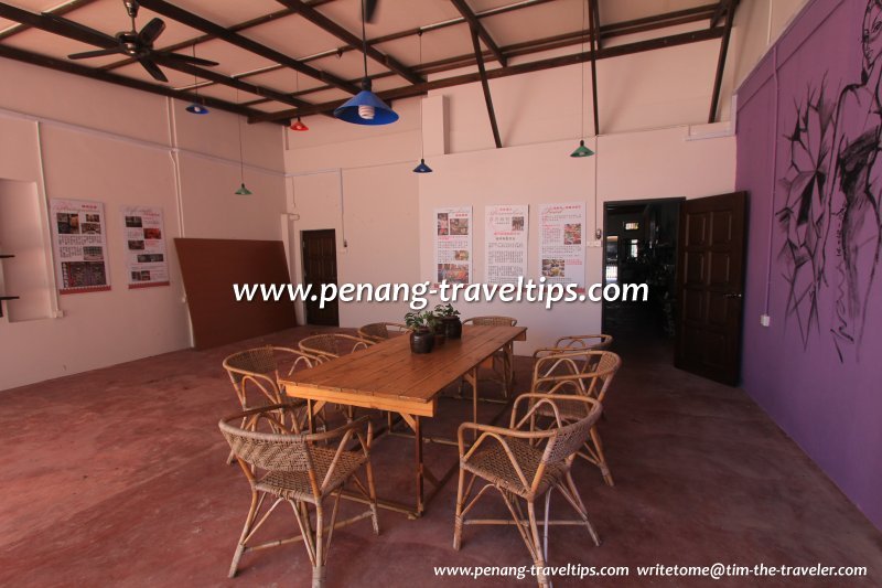 The sitting room at the rear of Pinang's Pinang
