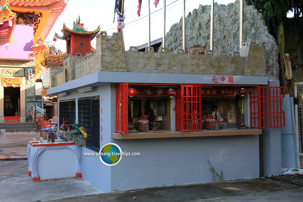 The Snake and Tortoise Enclosure, Teong Poh Keong Temple