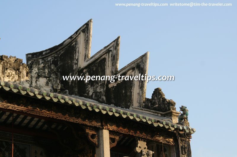 Stepped gable wall is the most dramatic character of the Nin Yong Temple and its neighbours
