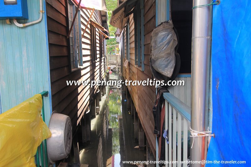Water below the houses, Cheoh Thau Kong Jetties